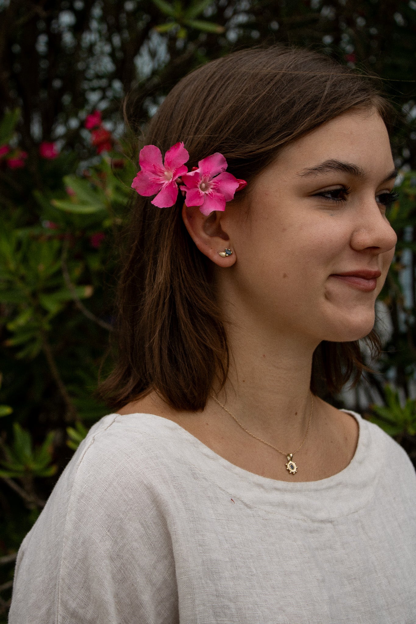KM Scallop Sapphire Studs