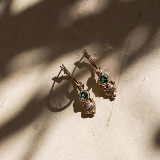 KM Emerald Scallop Hoops