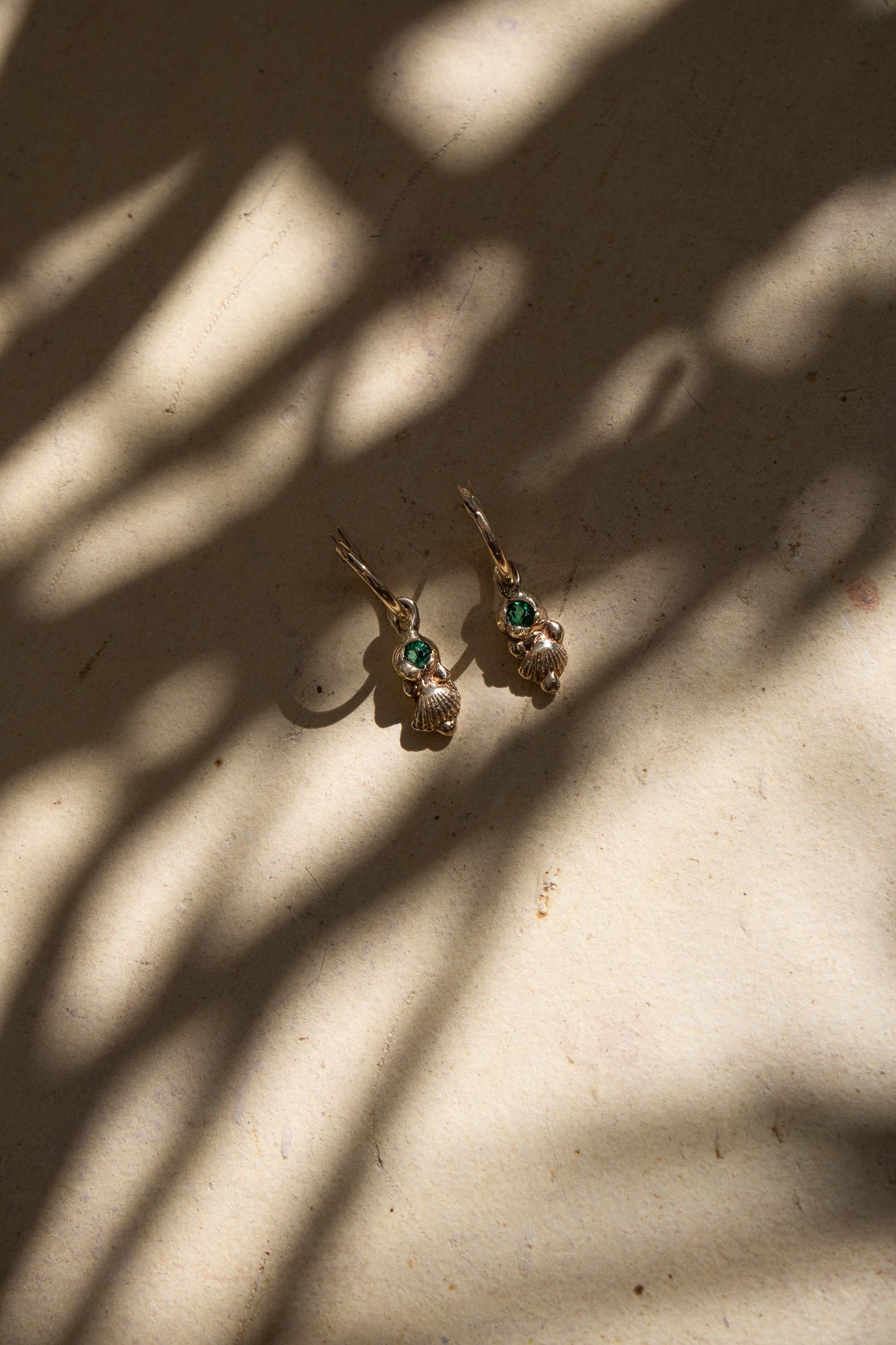 KM Emerald Scallop Hoops